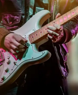 Aulas de Guitarra em Brusque — Escola de Música Luciano Coelho